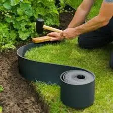 Marginea gazonului BORDER 6m x 15cm, negru/6