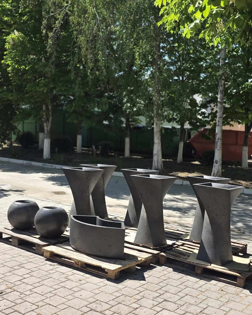 Jardiniera stradala (Module)din beton armată. Dimensiuni:400x1050x400 mm Greutate:130 kg