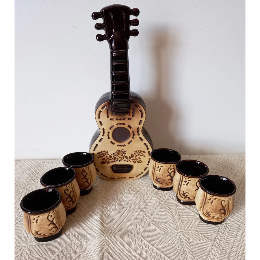 Set in forma de Chitara cu 6 cescute, Ceramica