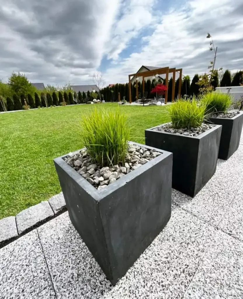 Jardiniera stradala din beton "Lisabona" S